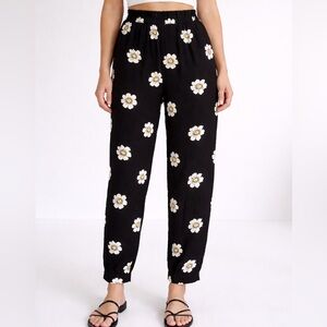 ZARA Trafaluc Floral Pants Black Daisy Print Elastic Waist Size S